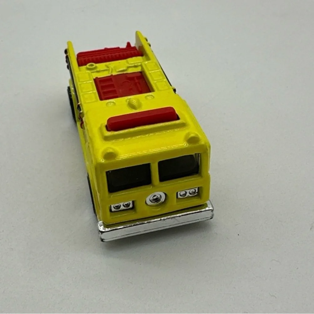 Hot Wheels - FIRE-EATER, FIRE-TRUCK, Flyin' Colors, 7-Spokes, Malaysia Base 1976